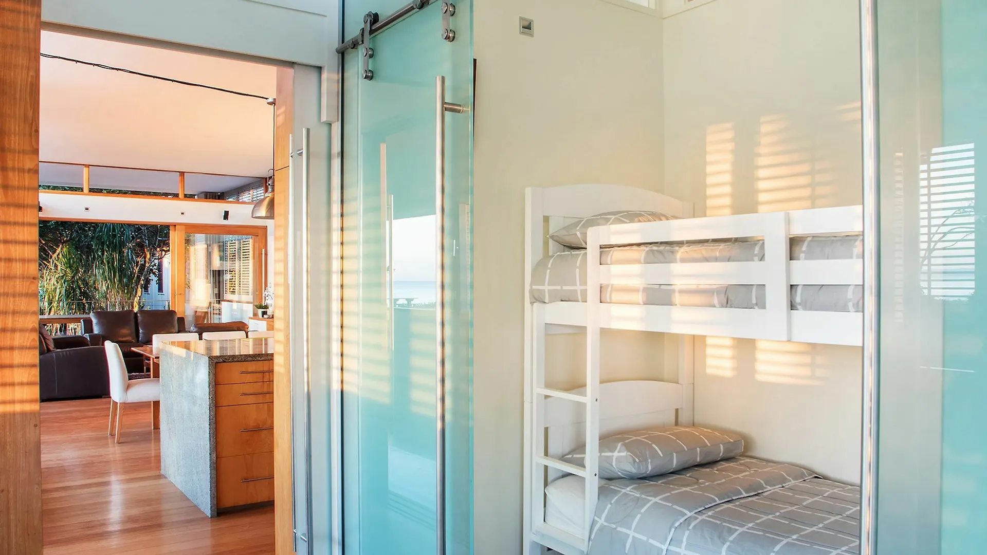 Beachfront Hideaway - Luxury Right On The Beach 拜伦湾 公寓