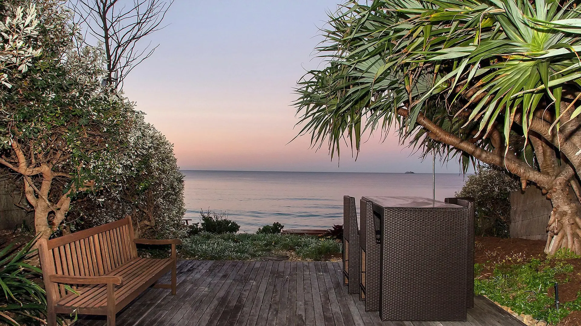 Beachfront Hideaway - Luxury Right On The Beach 拜伦湾